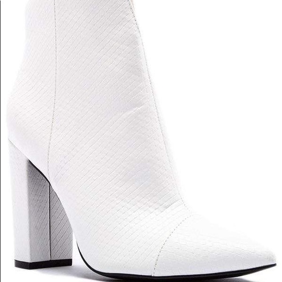 JUST KEEP WALKING SNAKE PRINT BOOTIES-WHITE - Picture 4 of 5